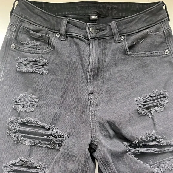 American Eagle strigid ripped mom jeans high rise - Picture 3 of 3